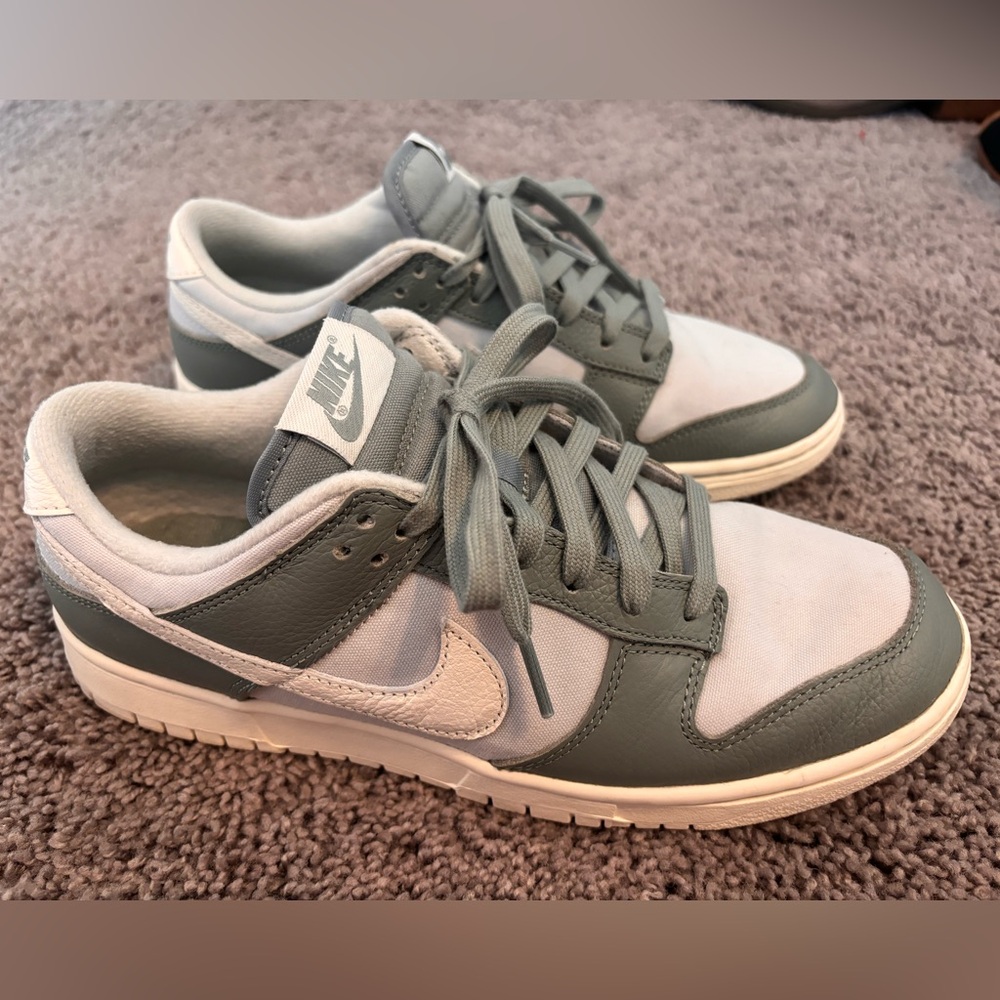 Nike Low Dunk Retro Mica Green Men's 9 Women's 10.5